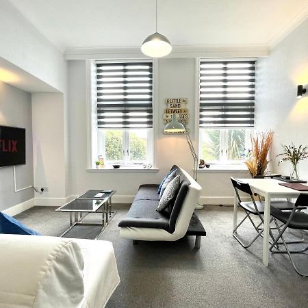 Modern Family Apartment Free Parking And Gym By Beach 본머스 외부 사진