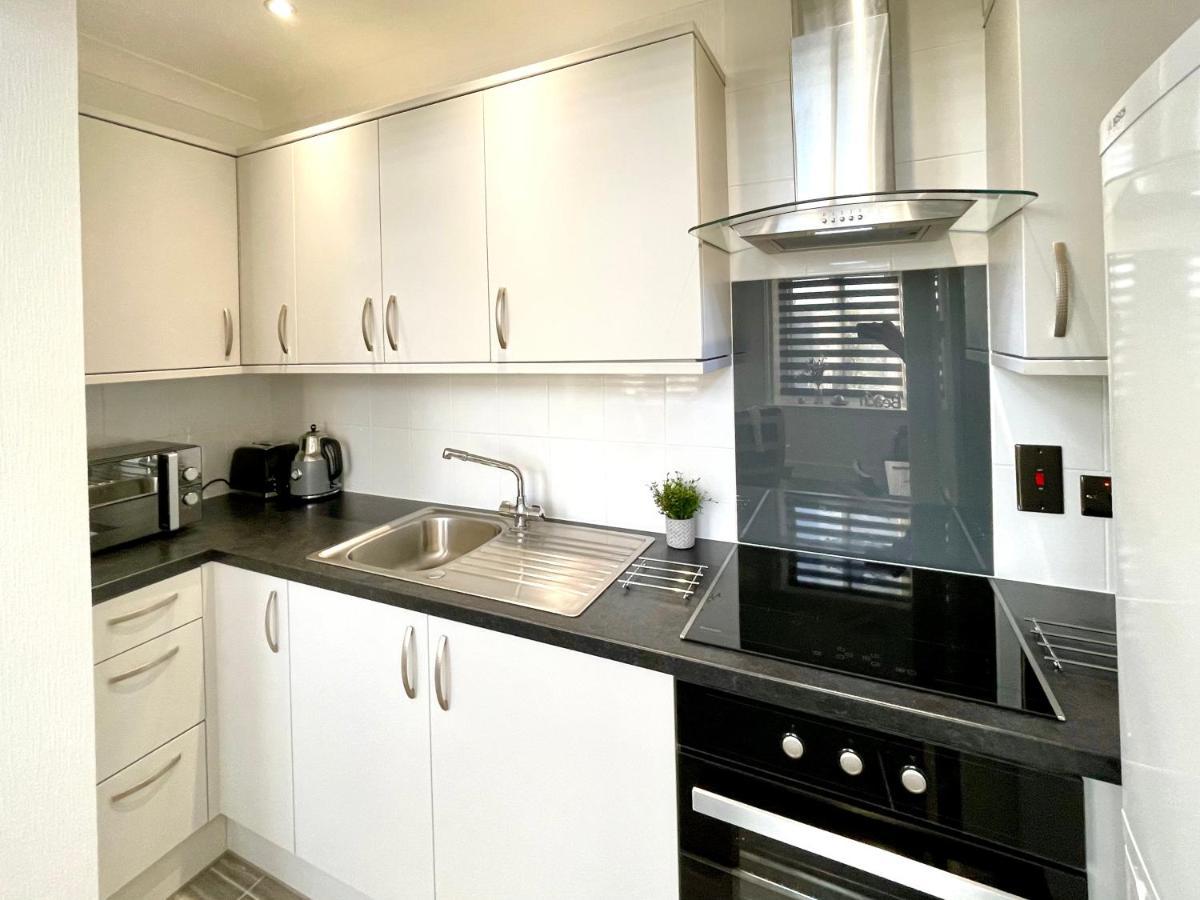Modern Family Apartment Free Parking And Gym By Beach 본머스 외부 사진