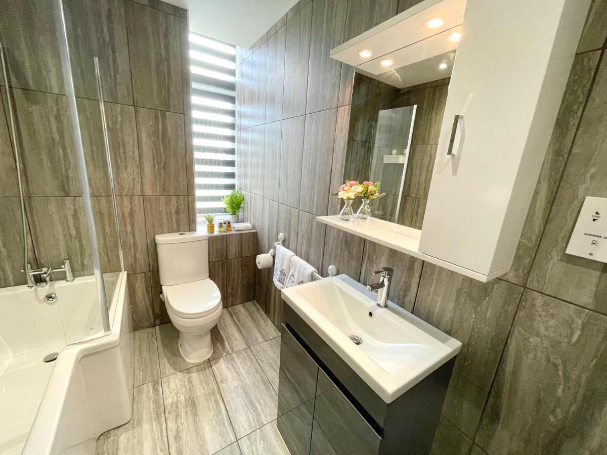 Modern Family Apartment Free Parking And Gym By Beach 본머스 외부 사진
