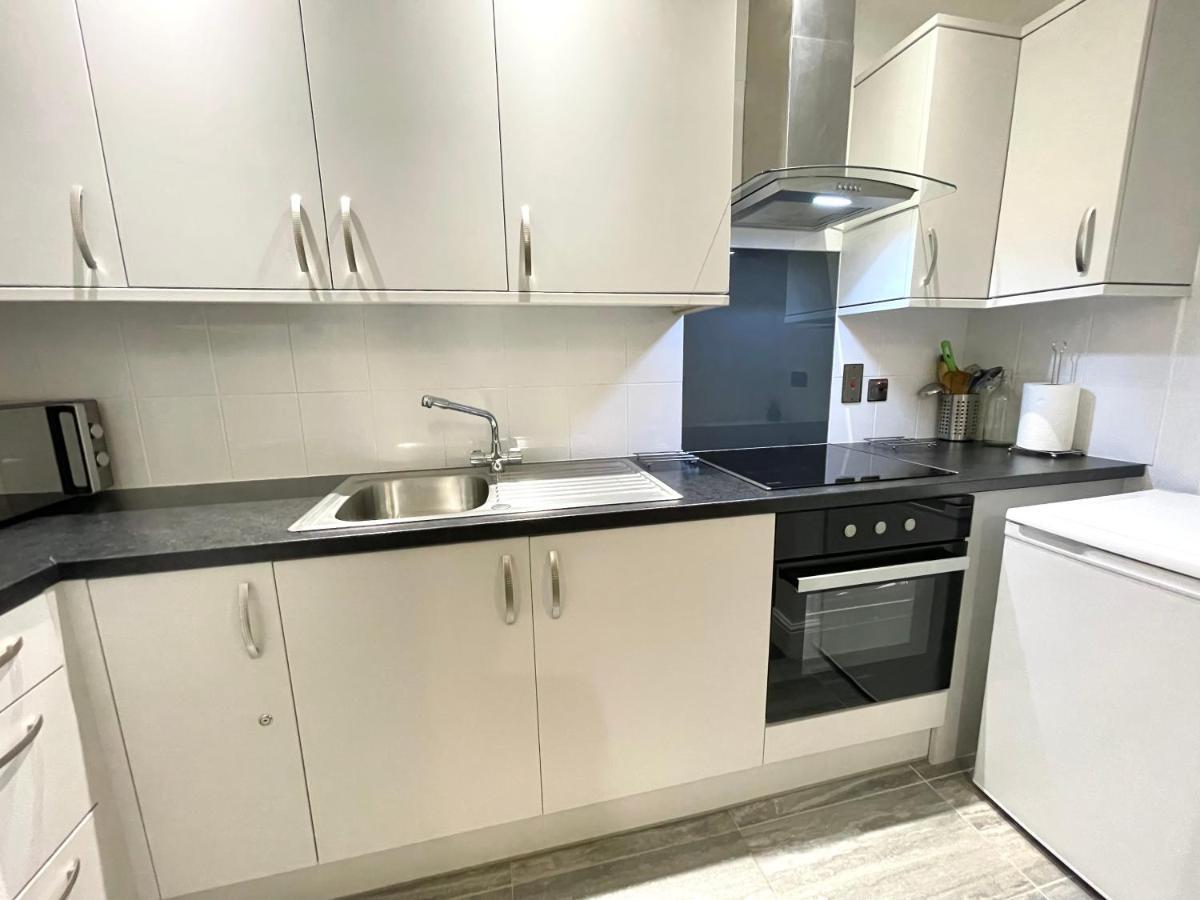 Modern Family Apartment Free Parking And Gym By Beach 본머스 외부 사진