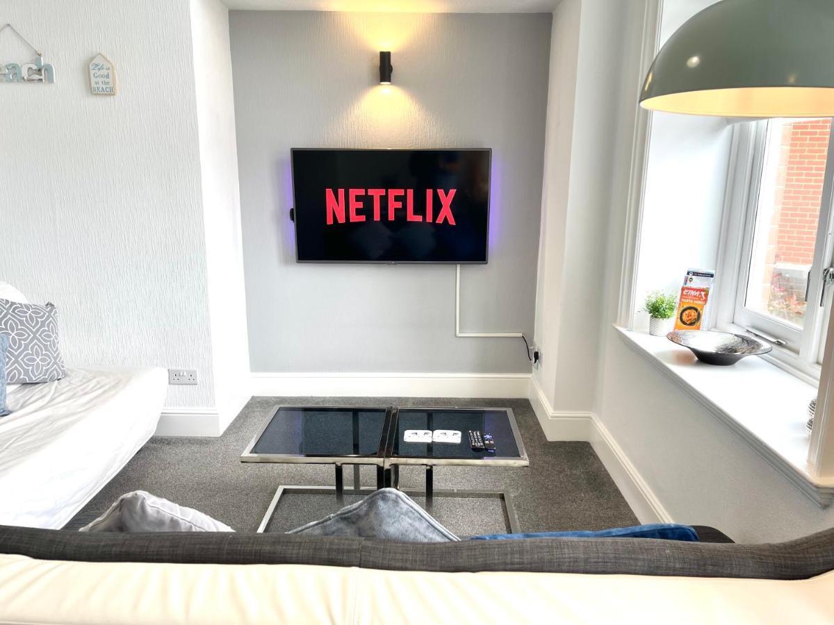 Modern Family Apartment Free Parking And Gym By Beach 본머스 외부 사진