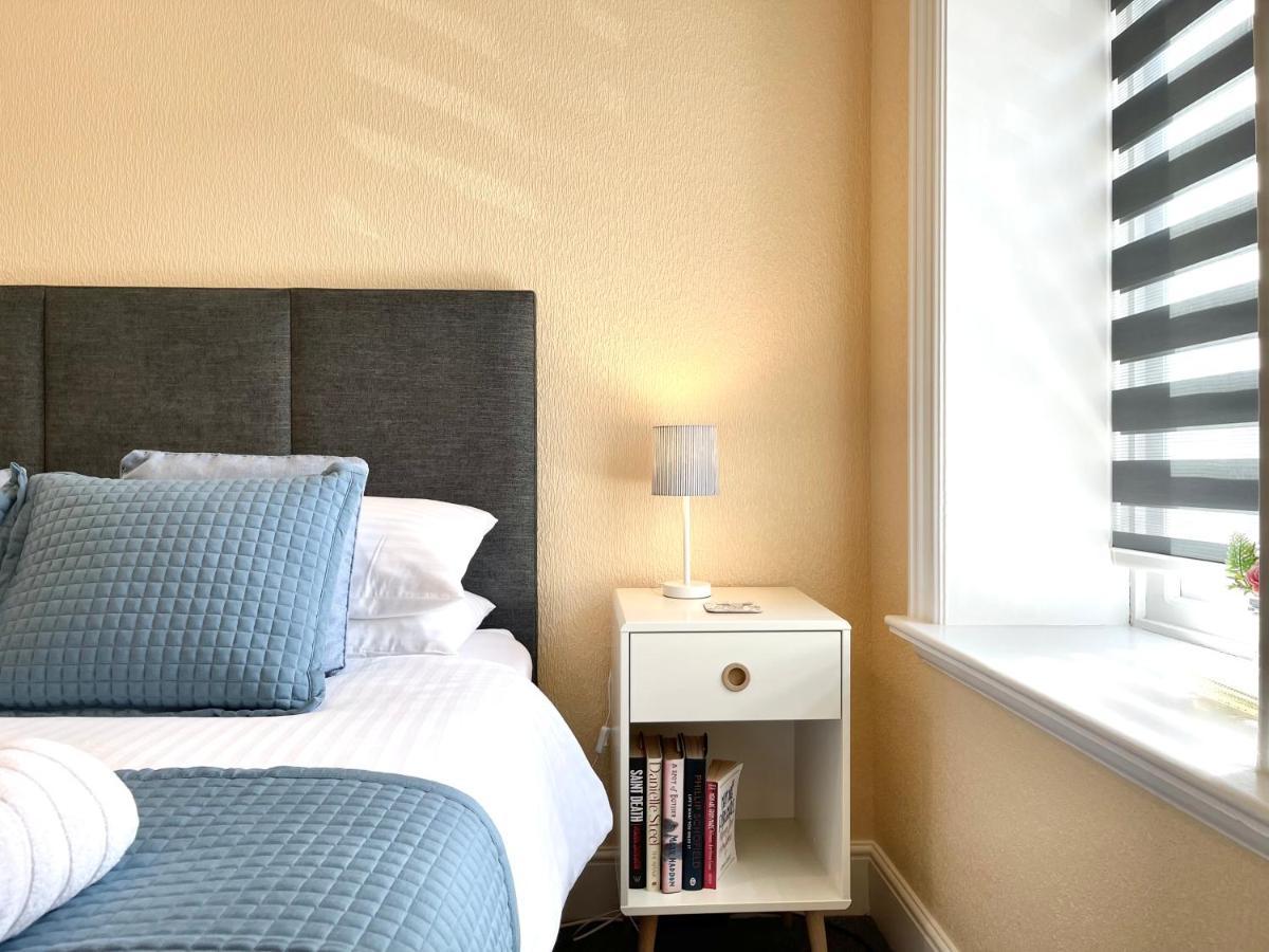 Modern Family Apartment Free Parking And Gym By Beach 본머스 외부 사진