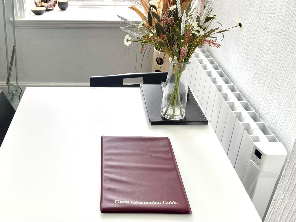 Modern Family Apartment Free Parking And Gym By Beach 본머스 외부 사진