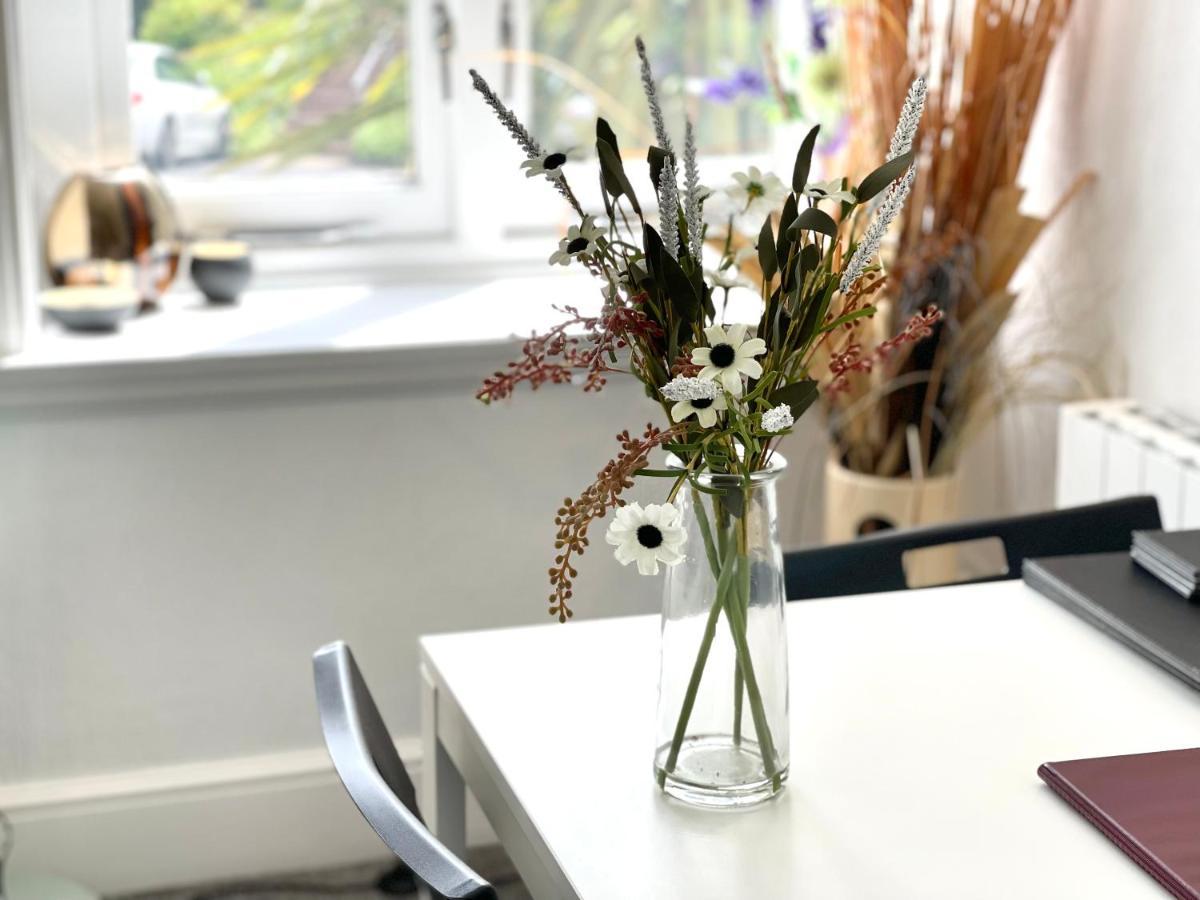 Modern Family Apartment Free Parking And Gym By Beach 본머스 외부 사진