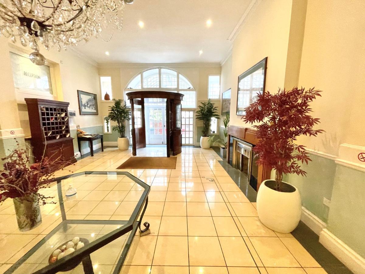 Modern Family Apartment Free Parking And Gym By Beach 본머스 외부 사진