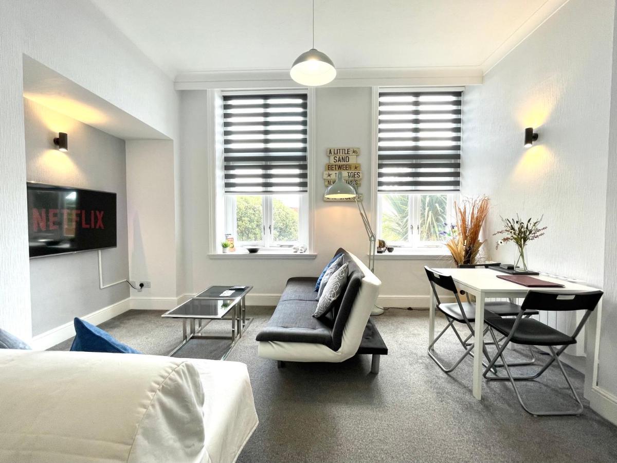 Modern Family Apartment Free Parking And Gym By Beach 본머스 외부 사진